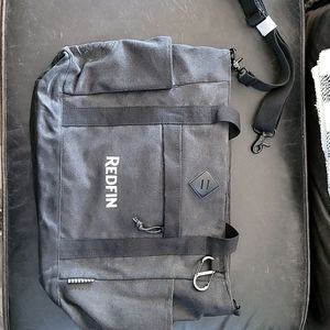 Computer bag with Redfin logo